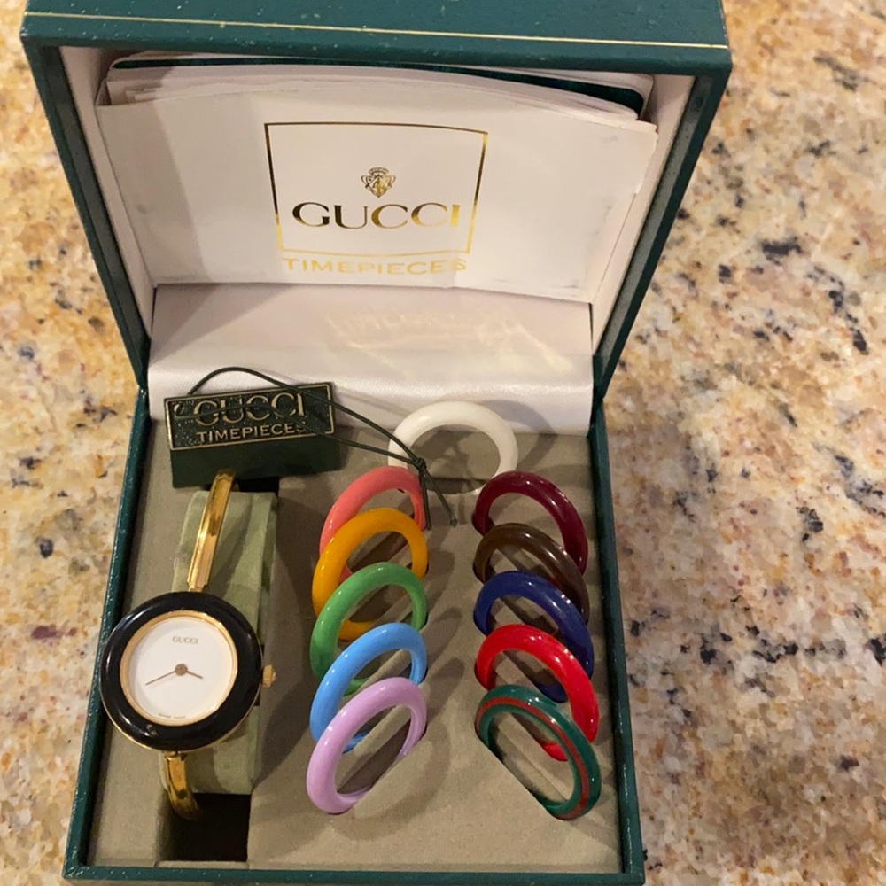 Gucci watch w gold band